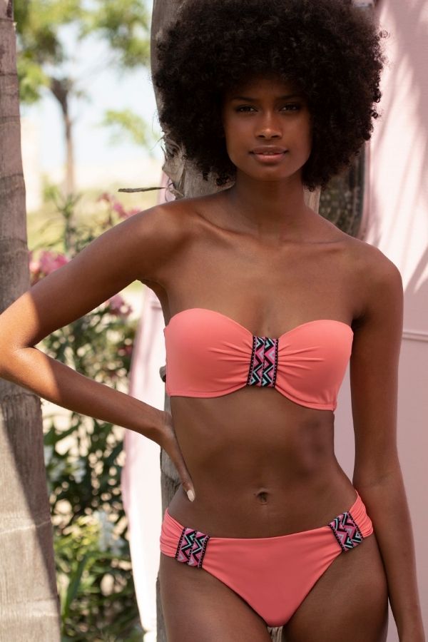 Korall és türkíz színű bandeau bikini.